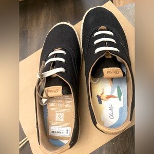 OluKai women’s Black and Tan Sneakers/ Espadrille